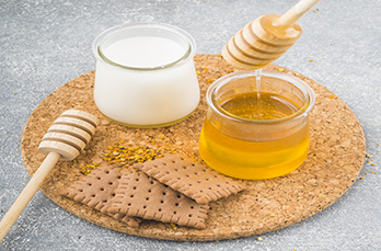 biscuits bee pollens with milk honey pots cork coaster